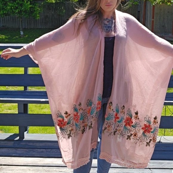 Monday Muse Handmade Embroidery Kimono Ruana Made in Canada - Picture 3 of 7